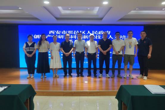 鄠邑区初级技术经理人培训合影_副本.jpg